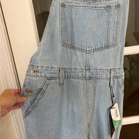 Levi’s Premium Denim Bib Baggy Tapered Overalls - Size M - NWT - Picture 6 of 9
